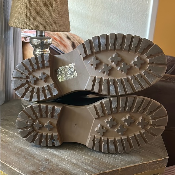 Black Boots - Picture 4 of 5